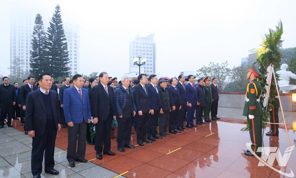 Lãnh đạo tỉnh Thái Nguyên dâng hương tưởng niệm Chủ tịch Hồ Chí Minh và các Anh hùng liệt sĩ